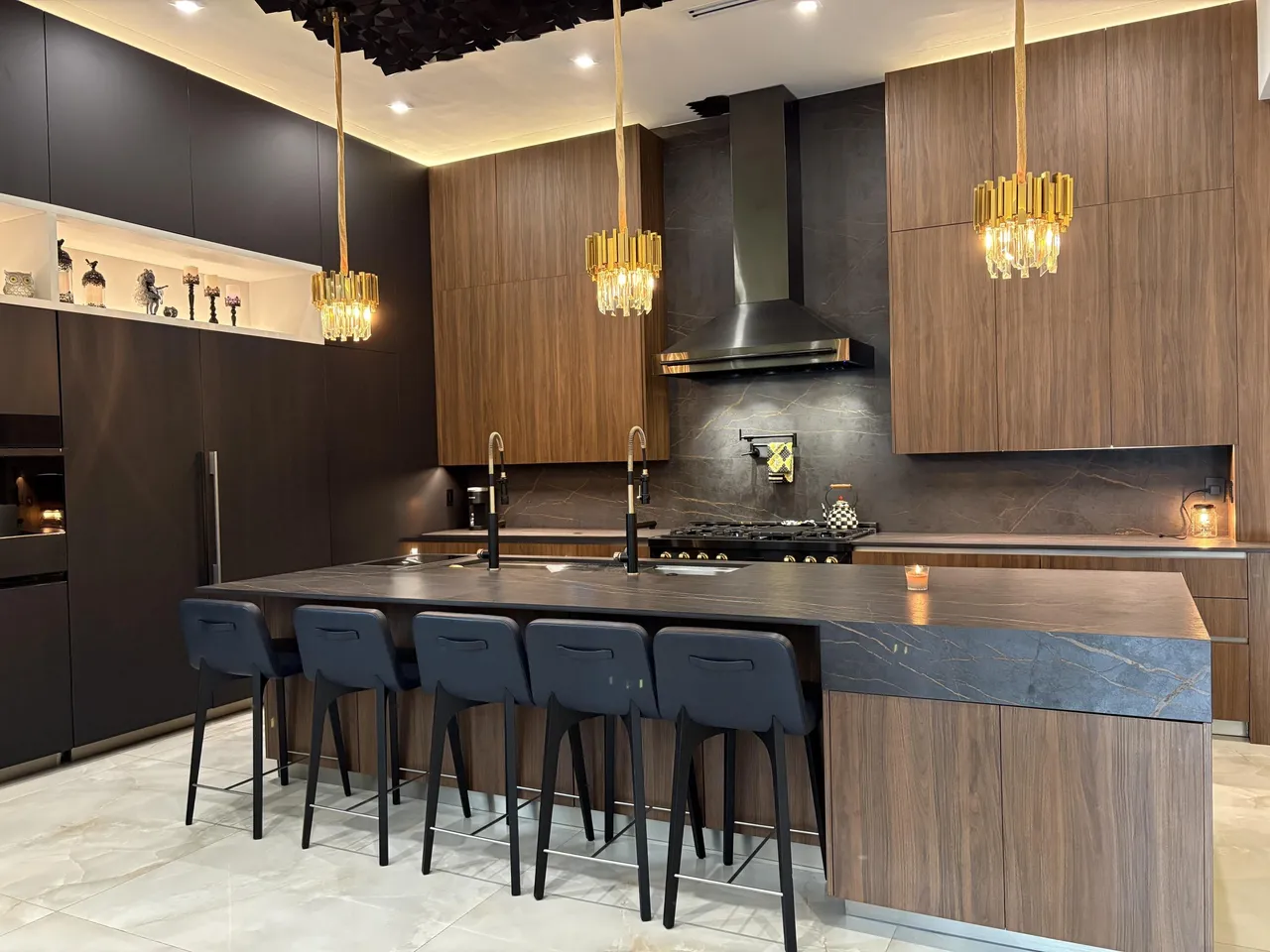 Modern kitchen cleaned by iClean